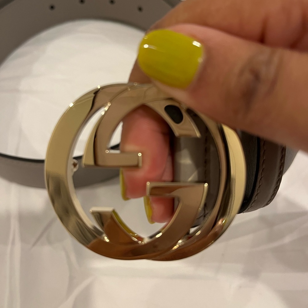 Authentic, Never Worn Gray, Medium Sized Gucci Be… - image 2